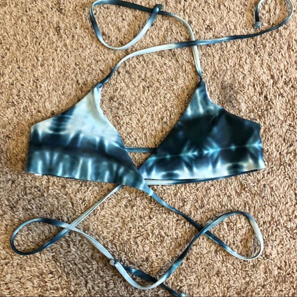 Super cute Sunny co bikini top